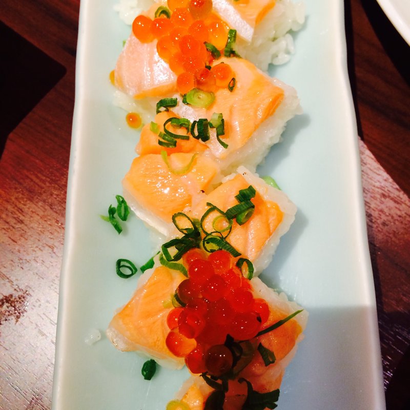 サーモンとイクラのにぎり(北の味紀行と地酒 北海道 京橋店)