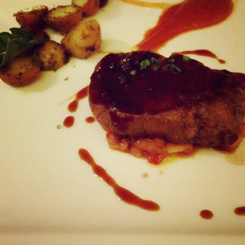 アンガス牛のフィレ,エシャロットのハニフォンデュ,ポテトのバターソテー(Reef)