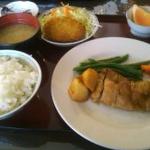 チキンのオリーブ焼きとカニクリームコロッケ定食(すいれん)