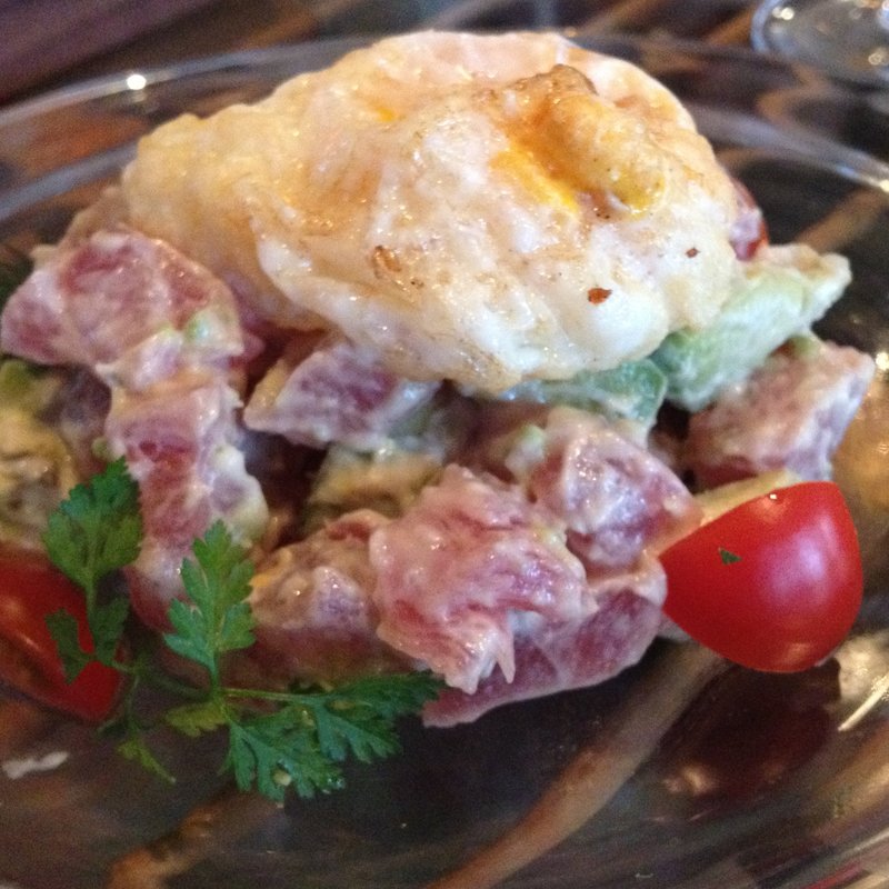 燻製マグロとアボガドのタルタルと玉子のフリット(BRASSERIE monochrome)