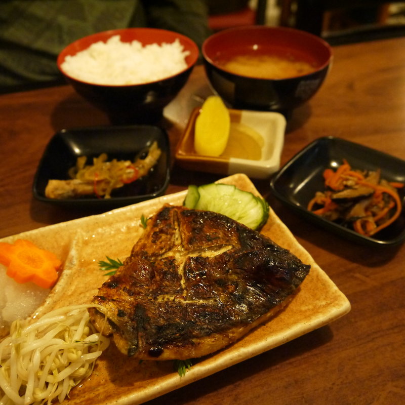 焼き魚定食(Oozu Restaurante)