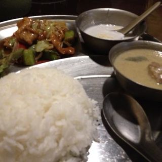 ランチプレート(タイ屋台居酒屋ガムランディー)