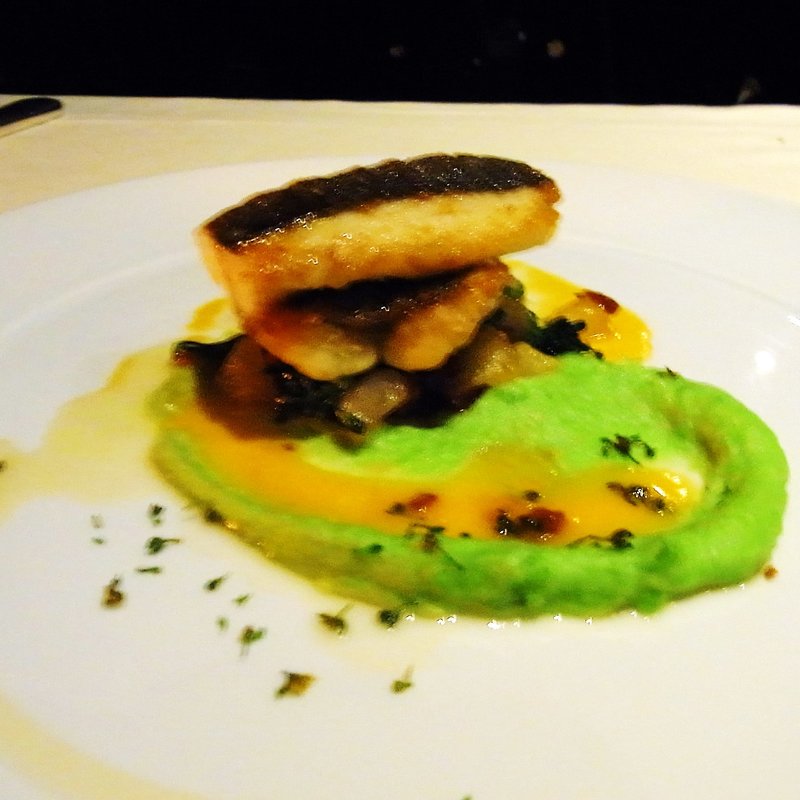 ほうれん草とアボガドソース本日のお魚のポワレ(Auberge du Soleil Restaurant)