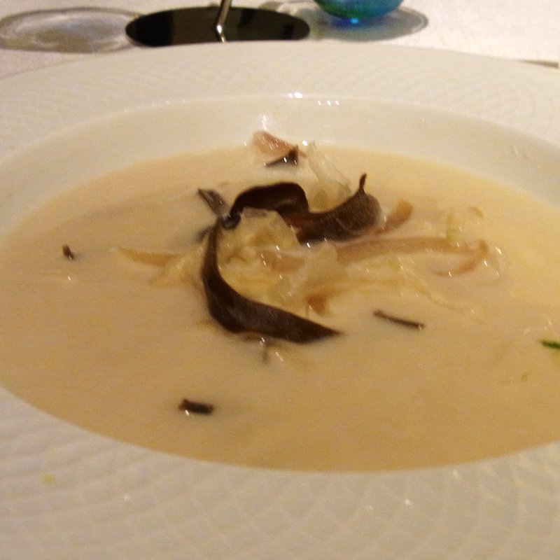 久米島の赤鶏胸肉ココナッツスープきくらげ添え(ザ･テラスクラブ アット ブセナ )