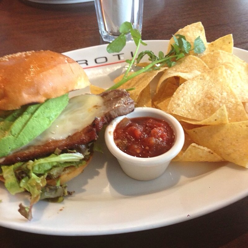 ステーキバーガー(ROTI ROPPONGI Wine&Craft Beer Brasserie)