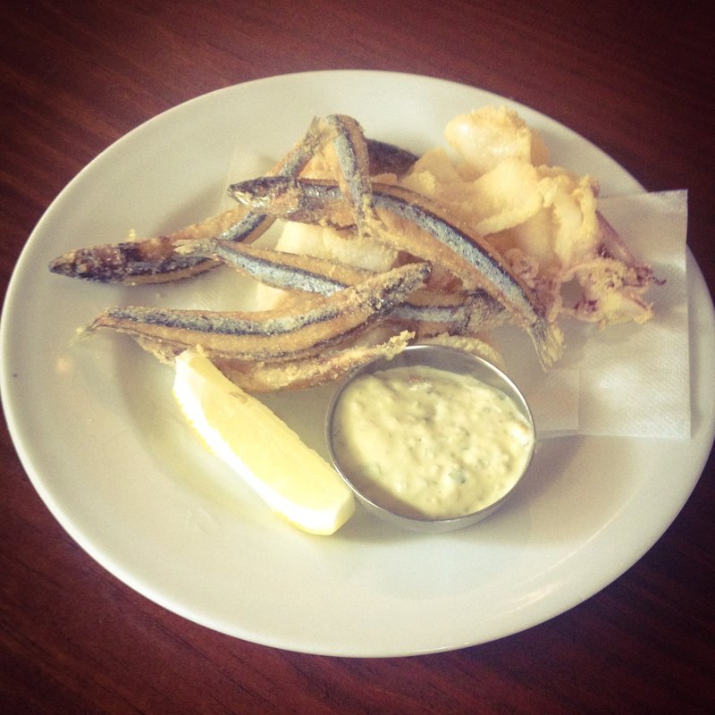 旬の小魚と海産物のフリット 自家製タルタルソース添え(tomigaya TERRACE)