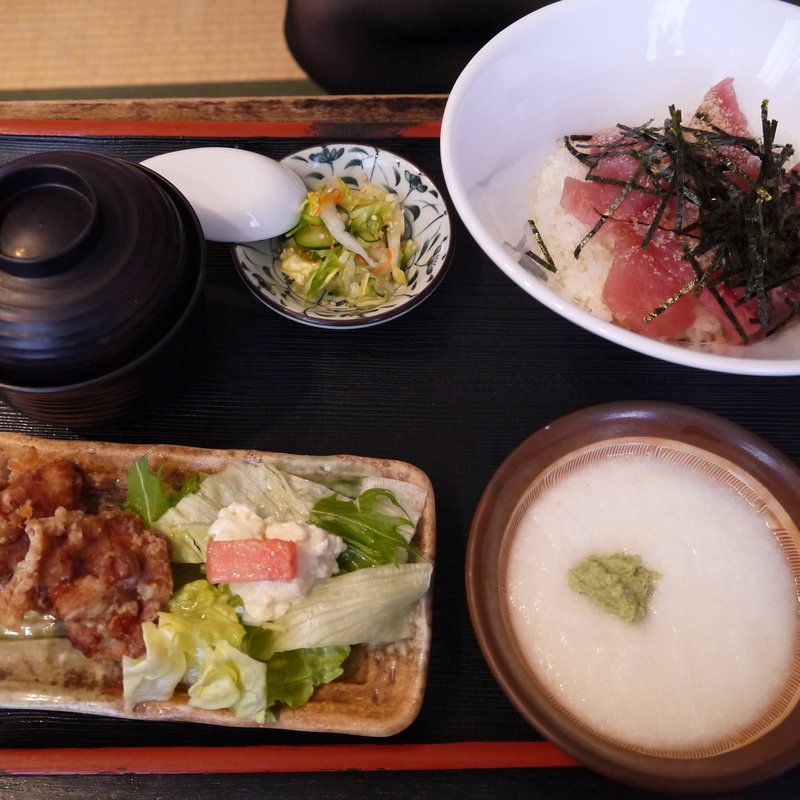 角切りまぐろのやまかけ丼と若鶏の唐揚げ膳(ランチ限定)(万松)