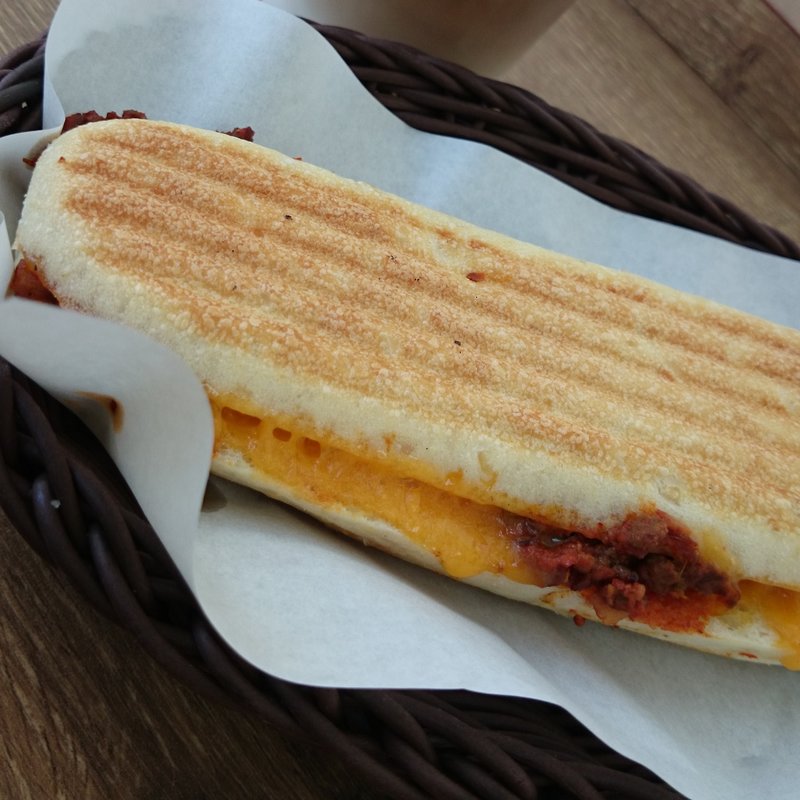 チリコンカンのパニーニ(ベッカライ徳多朗)