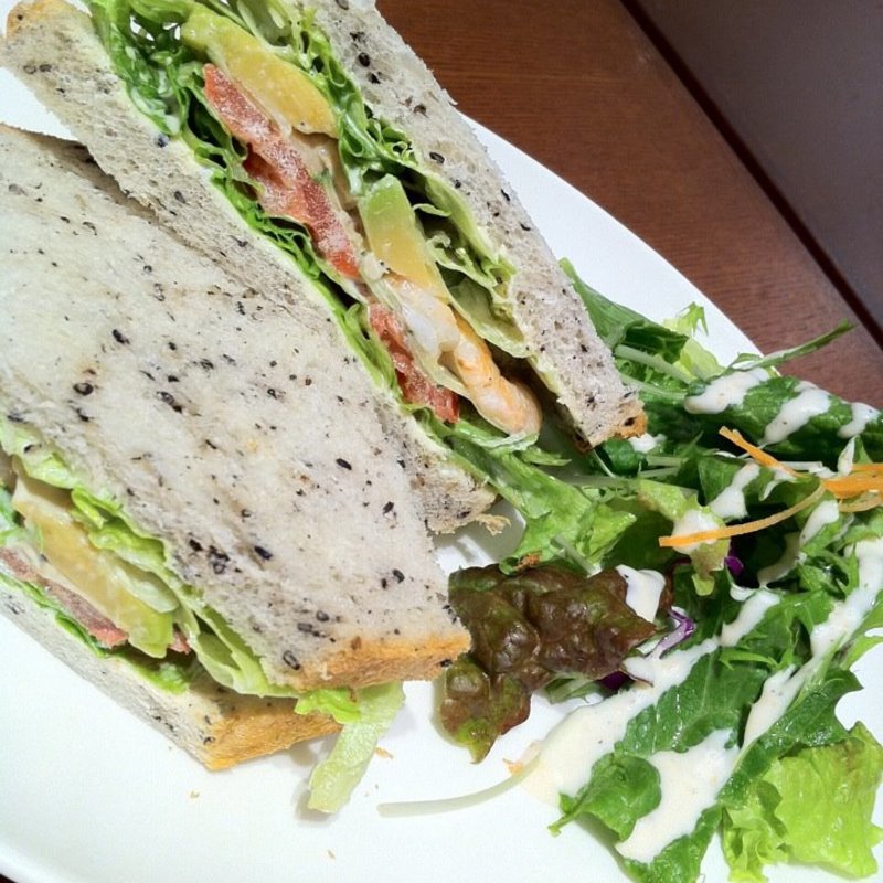 エビアボカドサンド(カフェ・ラ・ミル 自由ヶ丘店 （Cafe La Mille）)