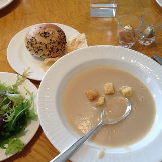 ポタージュスープ(The Ritz Carlton Singapore rounge)