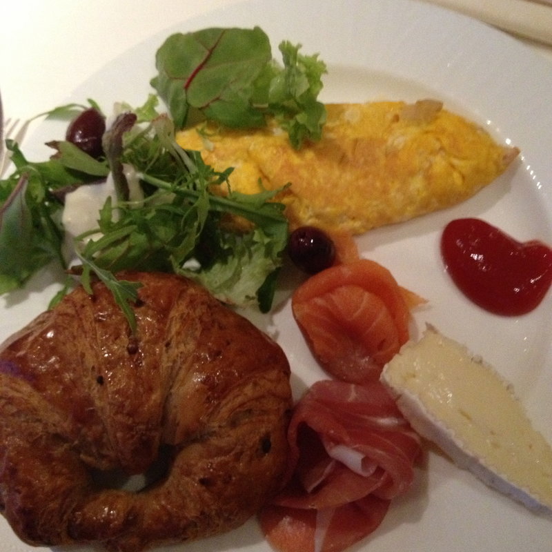 クロワッサンbreakfasut(The Ritz Carlton Singapore rounge)