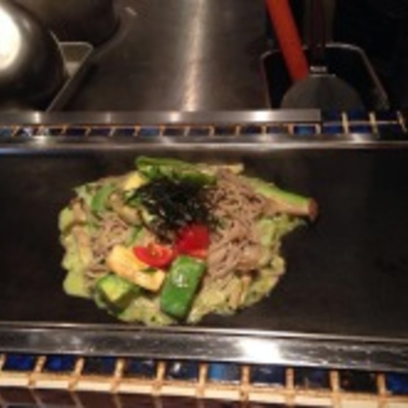 アボガド黒やきそば(京ちゃばな　道頓堀店)