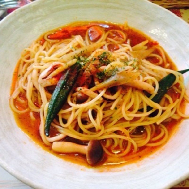 キノコとイカとゴボウのバジルトマトソース(イタリアンカフェ・ベーム)