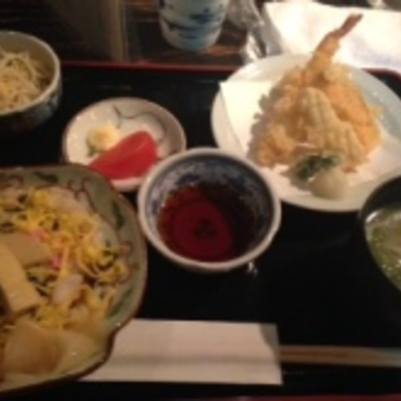 春ちらしと天婦羅定食(北浜ひな)