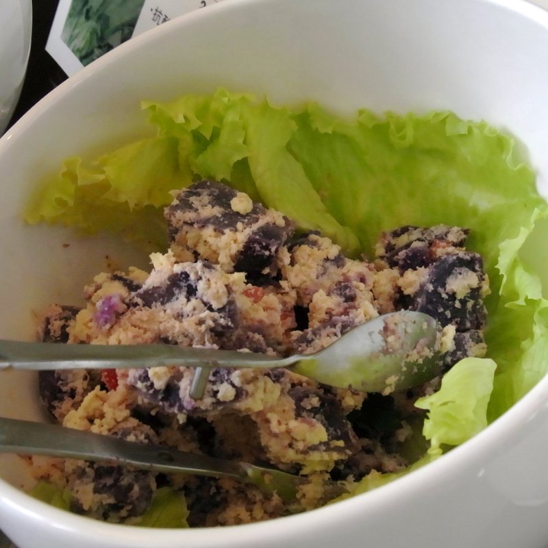 紅イモとナッツのサラダ（3人前）(ザ･テラスクラブ アット ブセナ )