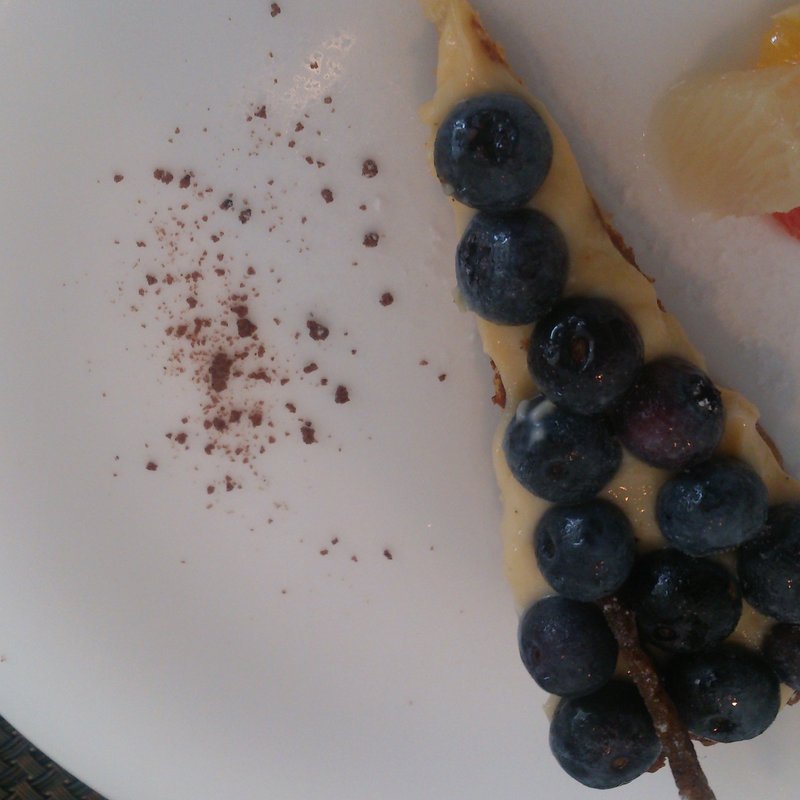 ブルーベリーのタルト…ランチセットのデザート(カフェ    イル      レガーロ)