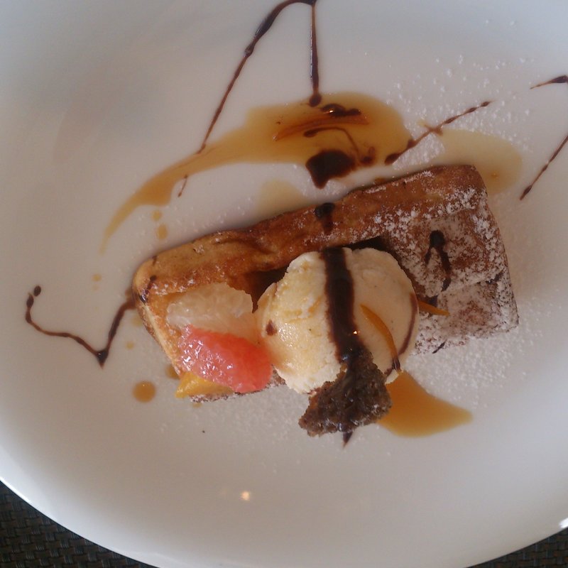 ワッフルとアイス…ランチセットのデザート(カフェ    イル      レガーロ)