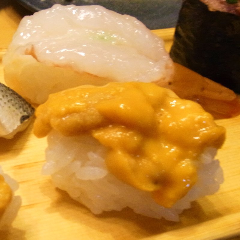 ウニ握り・ぼたん海老握り(板前寿司・赤坂店)
