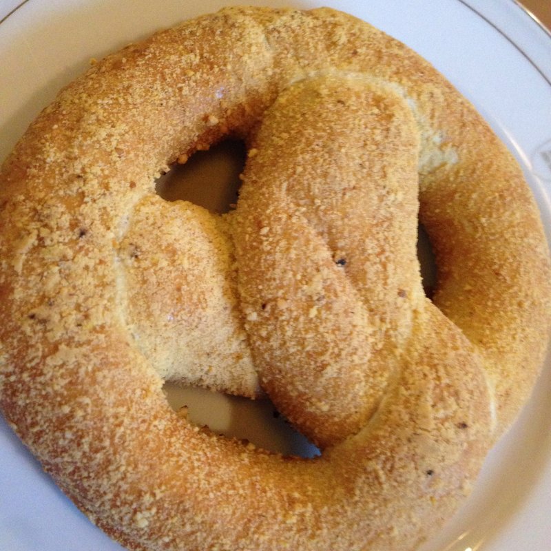 チーズブレッツェル(ガストホフ・バイエルン)