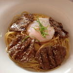 照り焼きビーフと温泉卵のパスタ(halia)