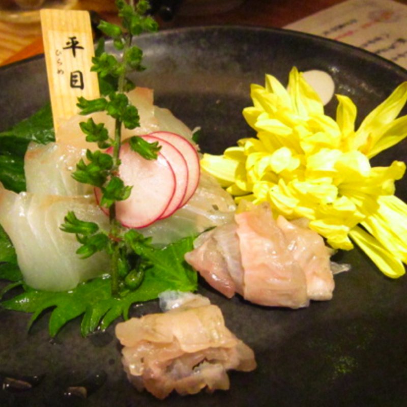 ひらめのお刺身(八吉 新宿三丁目店 （やきち）)