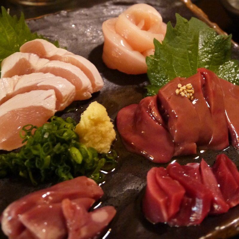 鳥刺し六種盛り合わせ(炭火焼と焼酎 大)