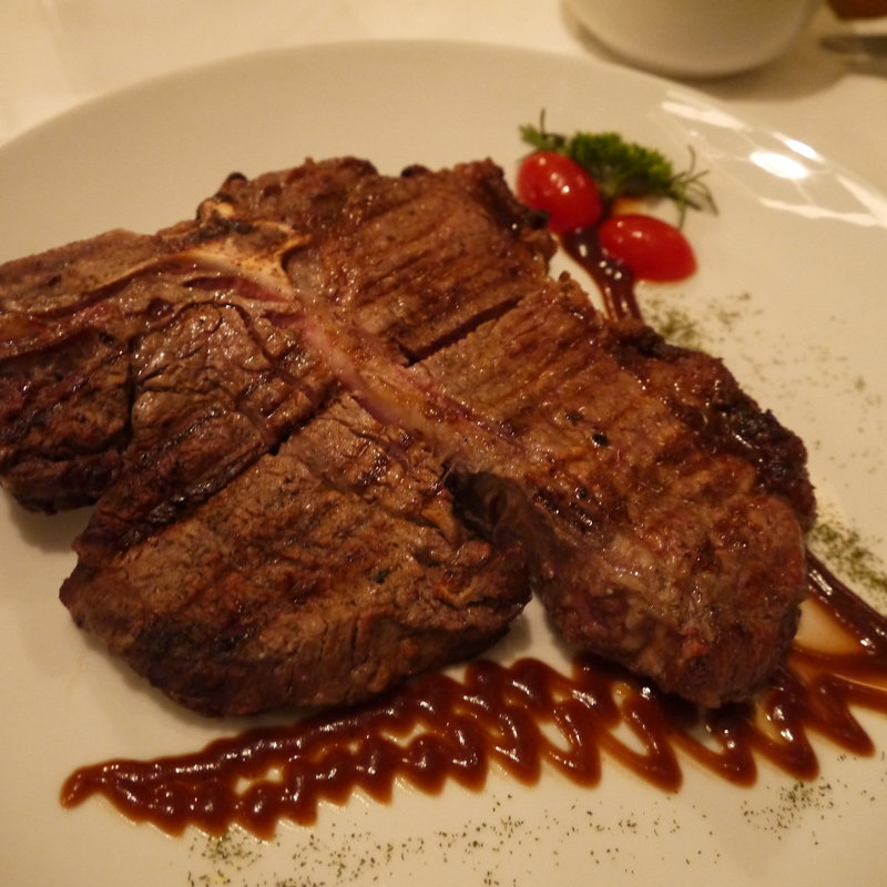 T-BONE STEAK(Plancha Parrilla Restaurante)