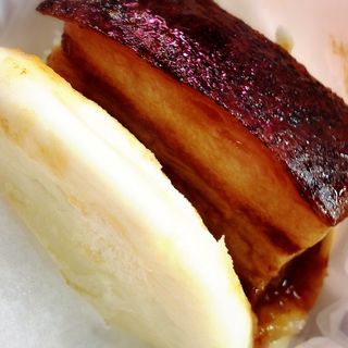 豚角煮のクワパオ(朋榮 )
