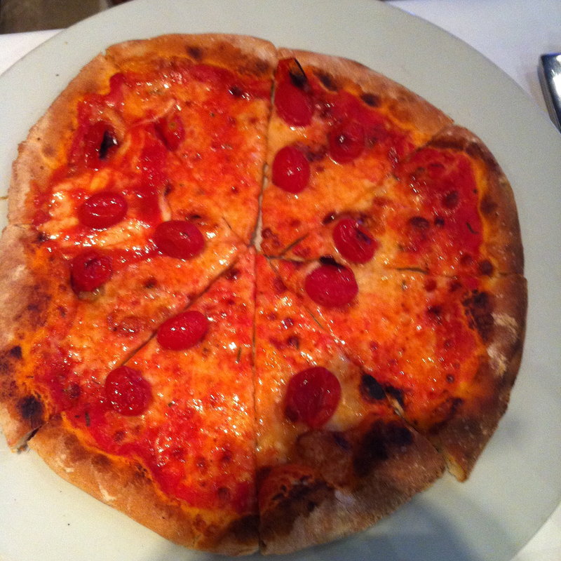 ミニトマトピザ(angelina in hanoi)