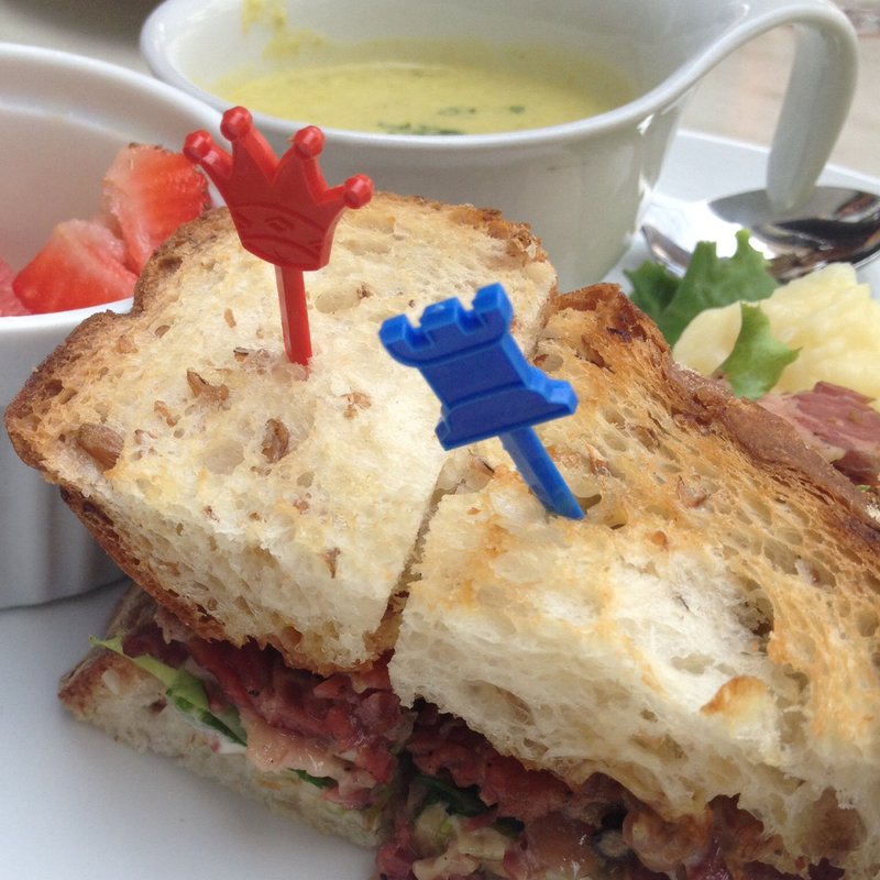 トウキョウパストラミサンドイッチ(suji's)