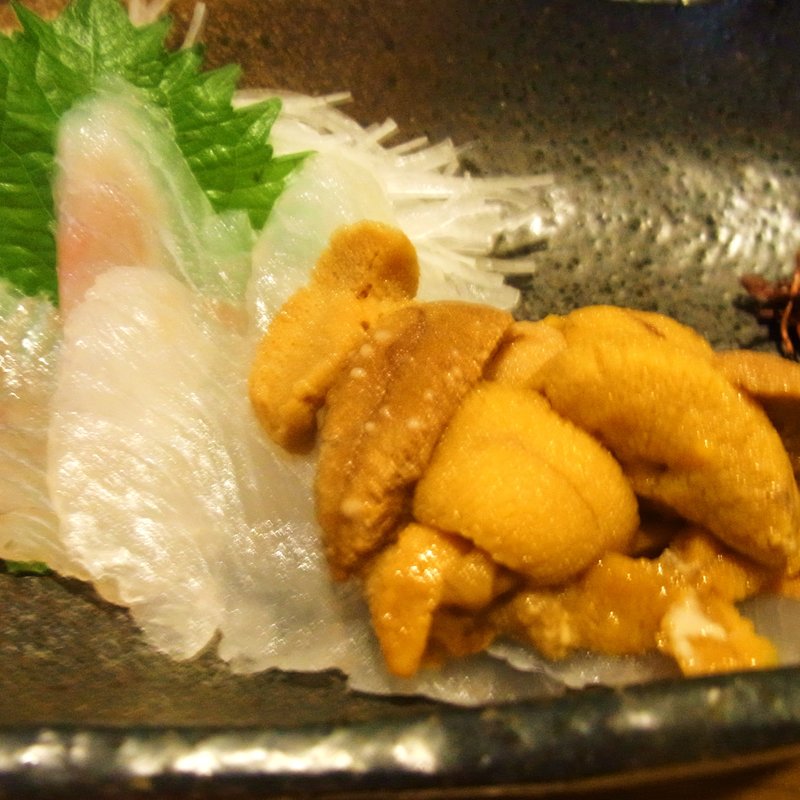 生ウニとマコカレイの刺し盛り(こま)