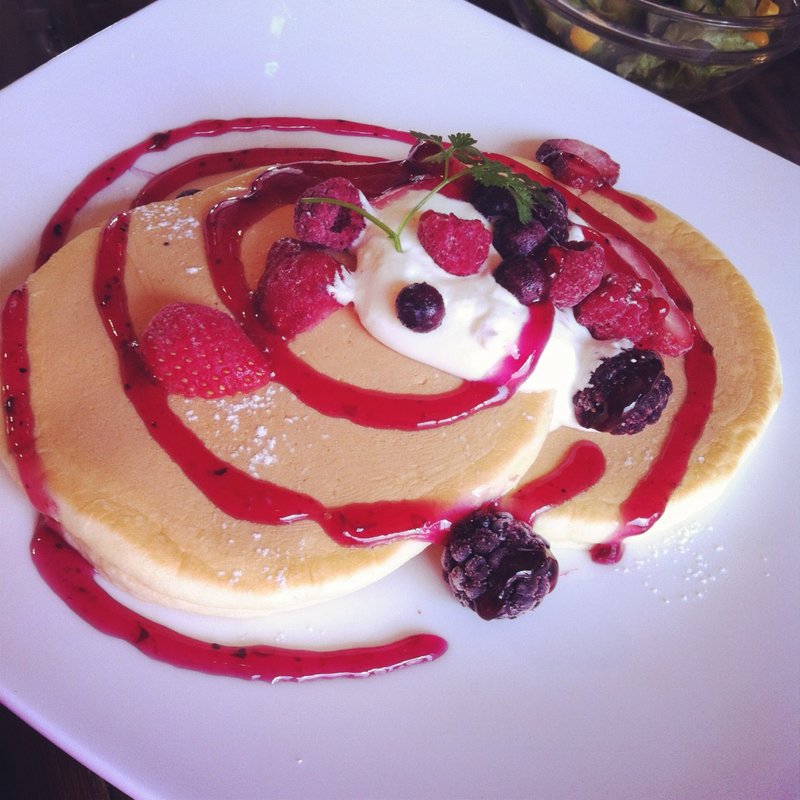 ベリーのクリームチーズパンケーキ(ｈｏｎｏｈｏｎｏ・ｃａｆｅ)