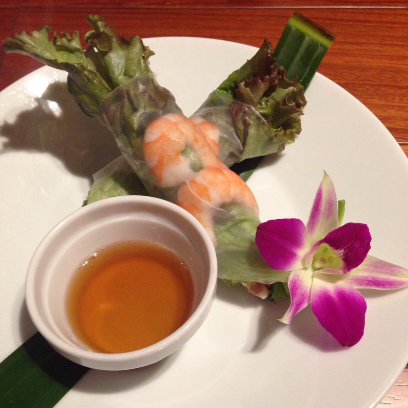 サーモンとクリームチーズの生春巻き(Muu Muu Diner ＆ 100％ Kona Coffee)