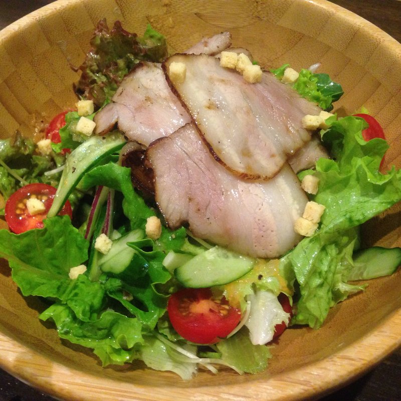 炙りベーコンのグリーンサラダ （シーザーorオニオンドレッシング）(スプラウト)