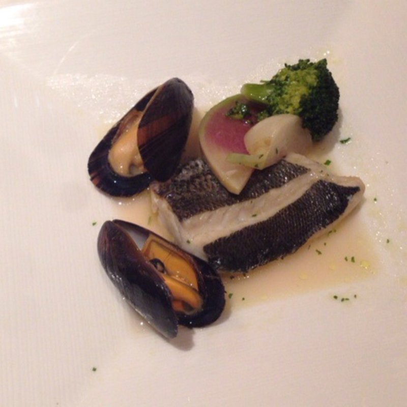 三崎漁港直送本日の鮮魚の白ワイン蒸し(Amalfi NOVELLO)