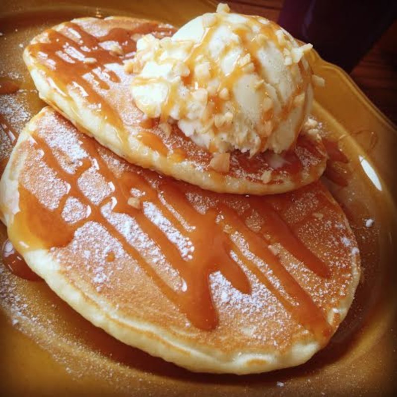 パンケーキ　バニラアイスとキャラメルソース(足羽山デッキ)