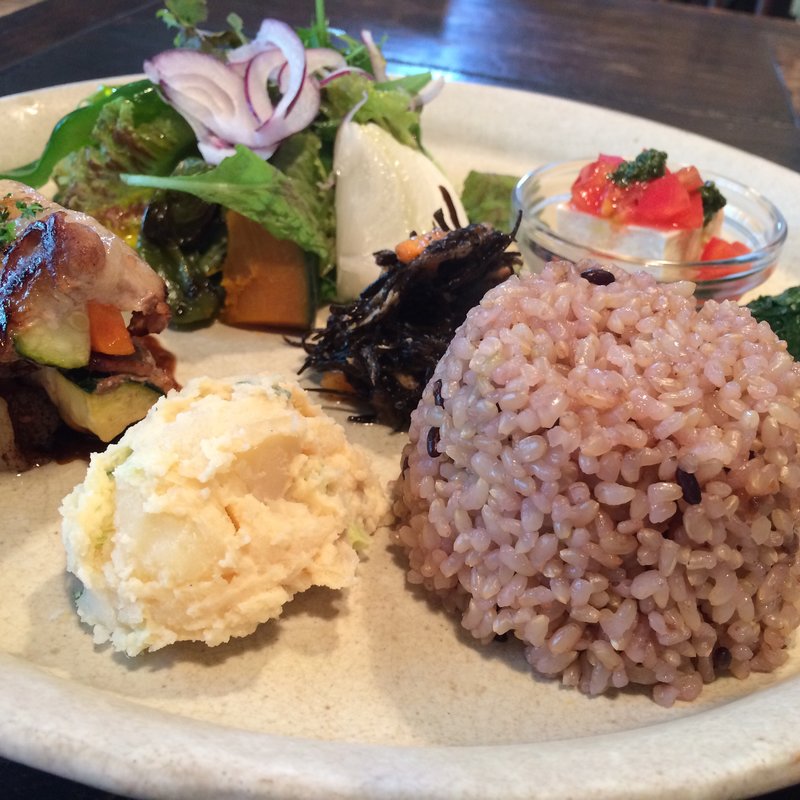 色々小鉢のランチプレート(ドアーズ・ダイニング)