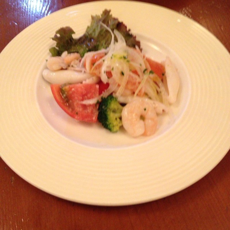  エビ・イカ・タコのシーフードサラダ(ラ・ヴィレッタ 新宿店)