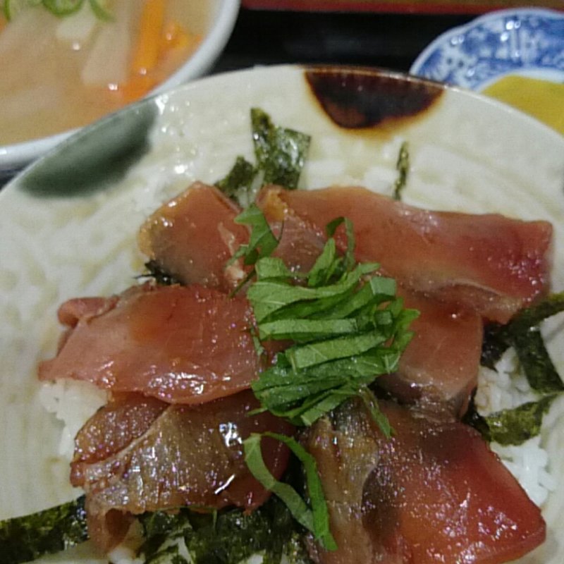 マグロ丼(くろうま )