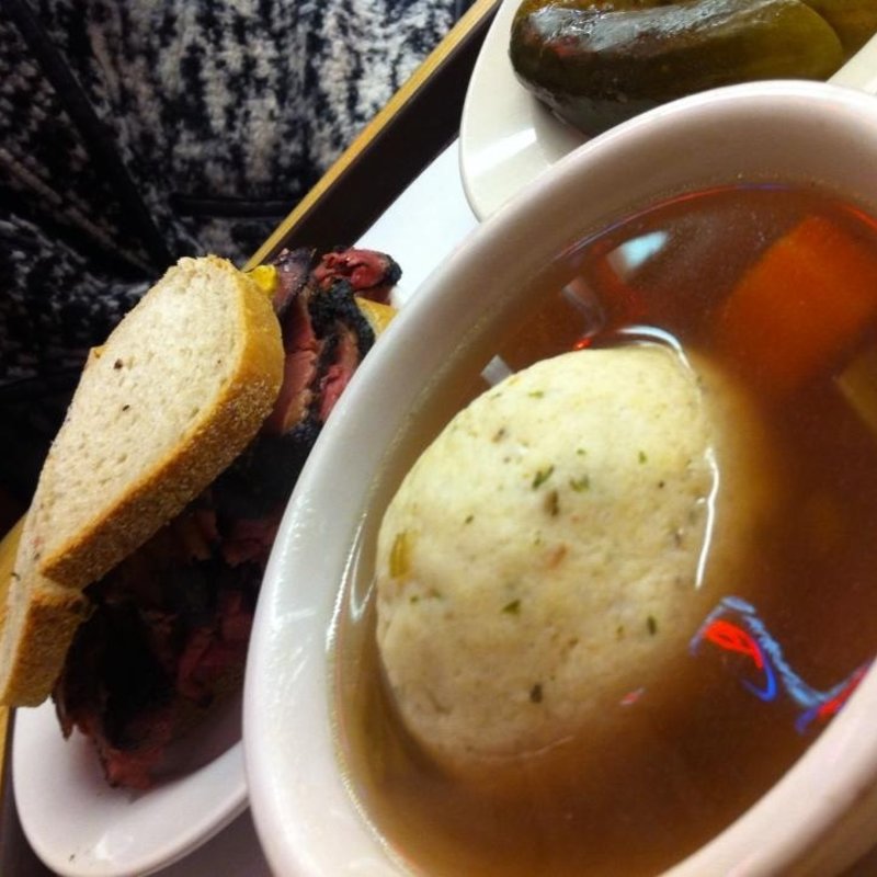 マッツォボールスープ(Katz's Delicatessen)