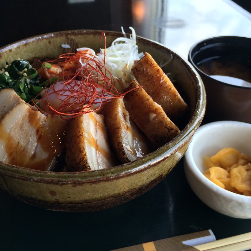 角煮丼〜とろーり温泉卵添え〜