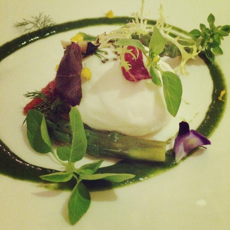 ブラッタ、グリーンアスパラとトリュフの雫(Le Coco's Tahiti)