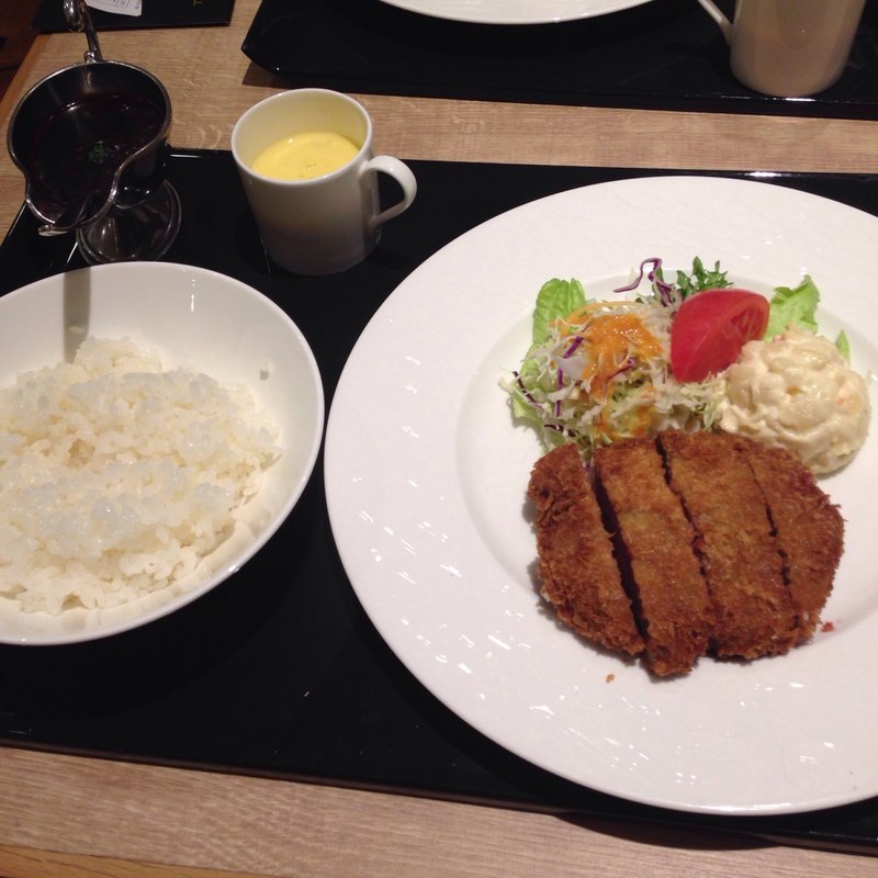 おすすめ洋食セット（洋食屋のビーフヒレカツレツ（＋600円））(東洋軒 ジャズドリーム長島店 )