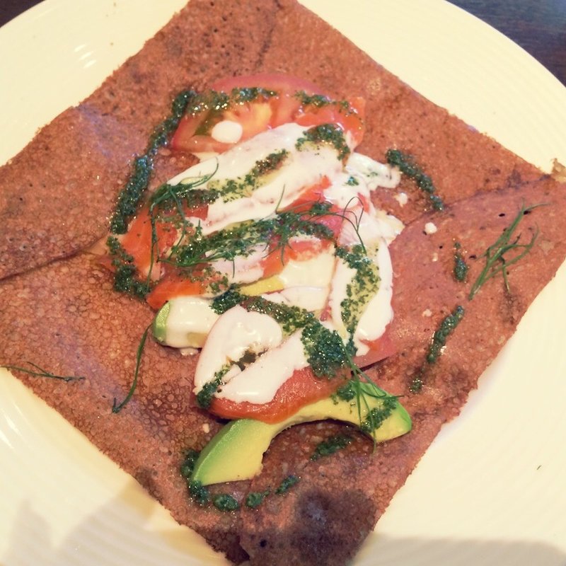 サーモンとアボガドのガレット(クレープリー・スタンド・シャンデレール)