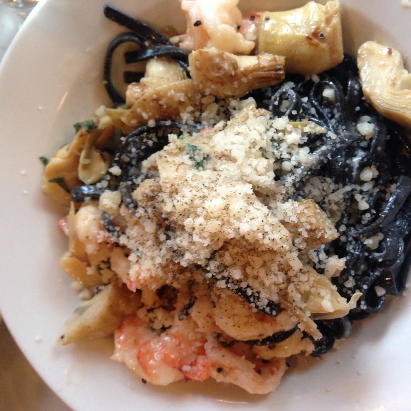 海老とアーティチョークのイカ墨パスタ(PROVINI CAFE)