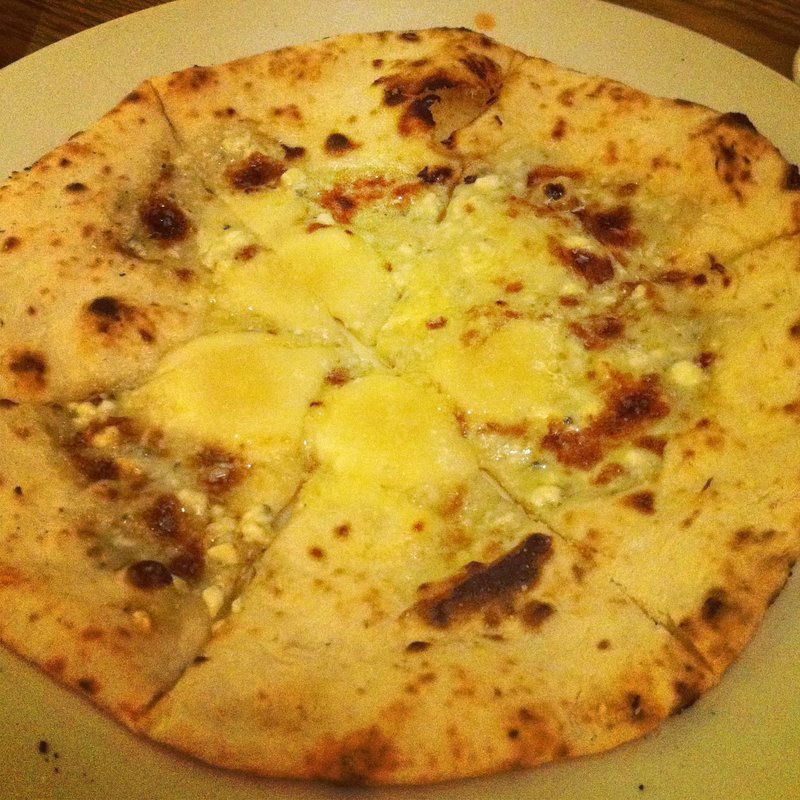 四種のチーズピザ(TERAS)