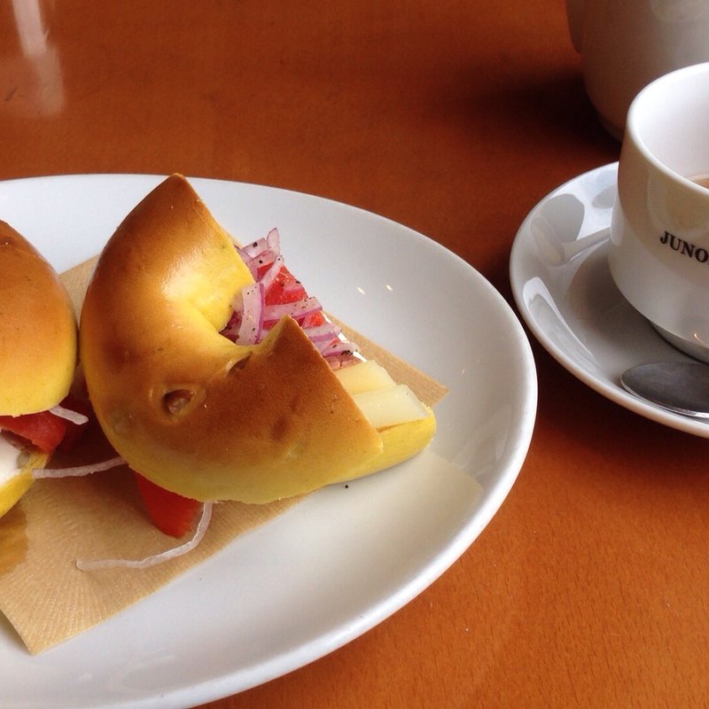 サーモンクリームチーズサンド(JUNO CAFE JIYUGAOKA)