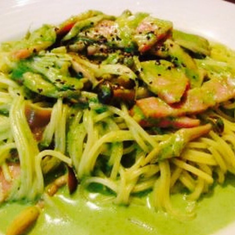 キノコとベーコンのジェノベーゼスパゲッティ(スパザウルス - パスタ)