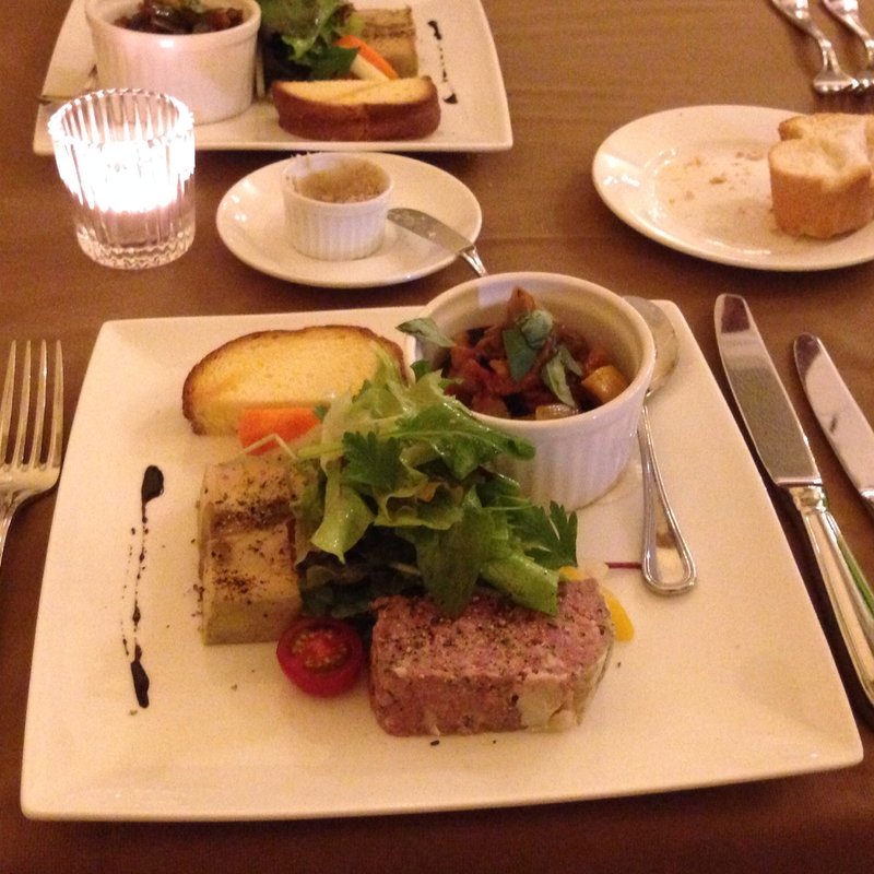 ラタトゥイユ、リンゴで煮詰めたフォアグラ、パティ(ビストロ レスカリエ)