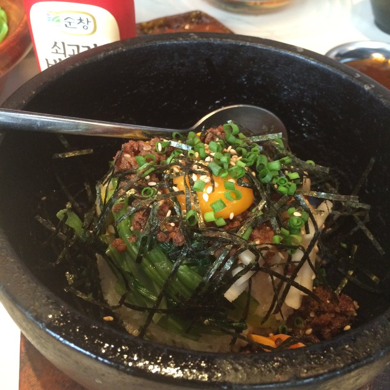 石焼きビビンバ(焼肉六区)